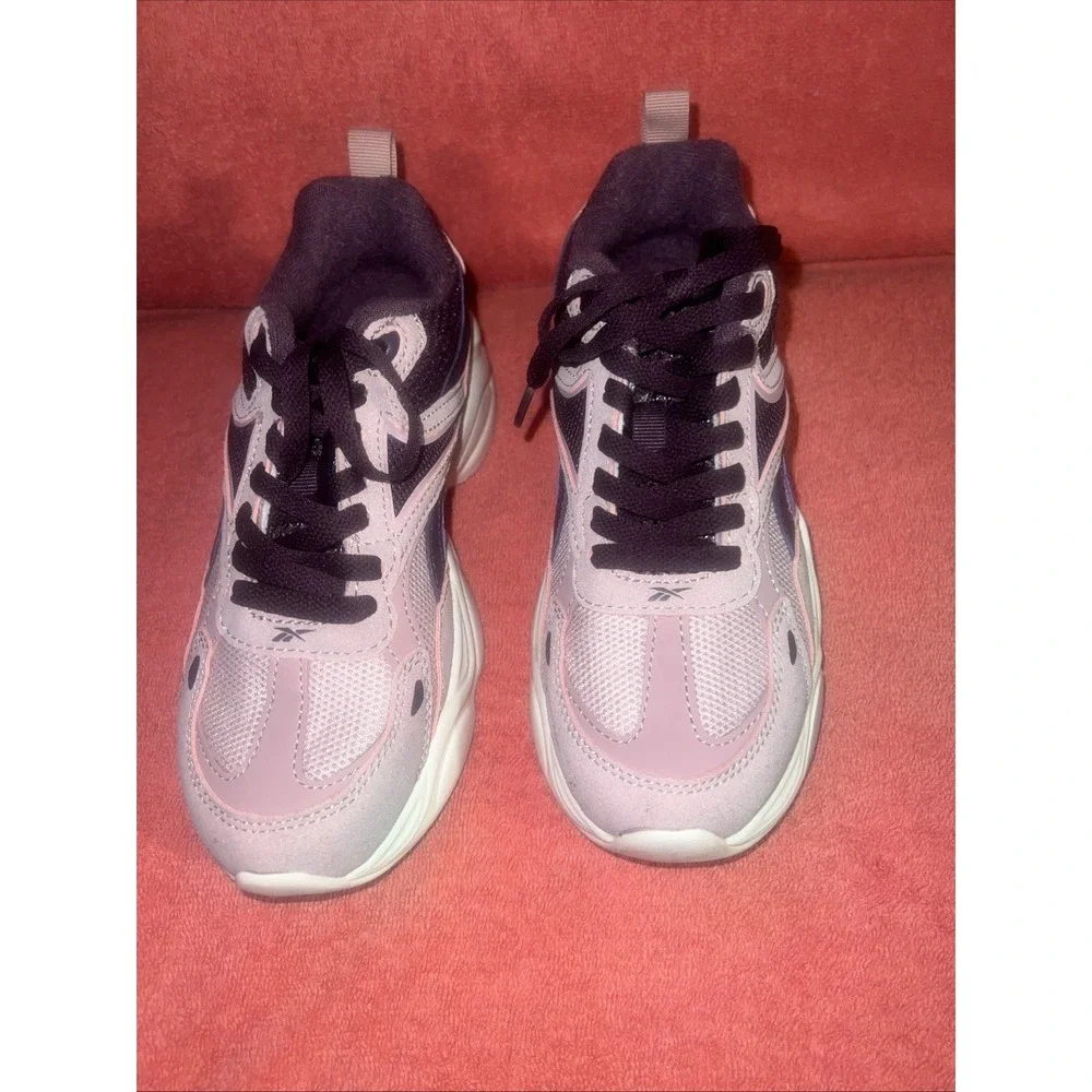 Reebok girls charge